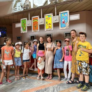 Vizionarea spectacolului „Povestea unui licurici”