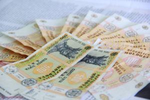 Alocații lunare pentru părinții care au trebuit să-și ia concediu pentru a sta cu copii în perioada pandemiei