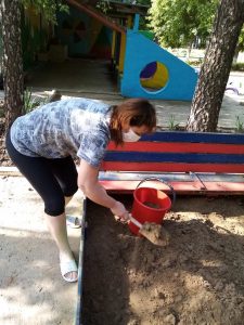 Instalarea geamurilor pe holuri și în grupe instituția IET NR. 30