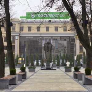 Primăria municipiului Chișinău informează că vineri, 27 noiembrie 2020, a fost inaugurat oficial, după reabilitare, scuarul „Mihai Eminescu” din sectorul Centru al capitalei.