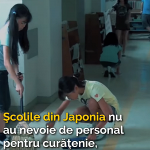 Copiii din Japonia îşi curăţă singuri şcolile în care învaţă