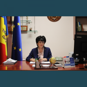 Personalul din instituțiile de învățământ general, profesional tehnic și superior, biblioteci, muzee, instituții teatrale, concertistice, de cercetare și sportive vor beneficia de premiul anual, în mărime de până la 50% din salariile de bază