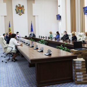 MECC demarează repartizarea celor 10 000 de laptopuri achiziționate în cadrul Proiectului „Reforma Învățământului în Moldova”