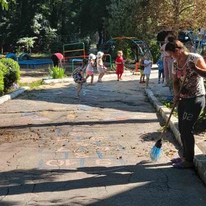 Salubrizarea și amenajarea terenurilor aferente/adiacente