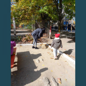 Angajații IET nr. 30 împreună cu copilașii se implică activ în Campania „Curățenia generală de toamnă !”