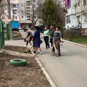 CADRELE DIDACTICE DIN IET nr.149 participă cu pasiune la procesul de plantare/semănare a florilor pe teritoriu instituției