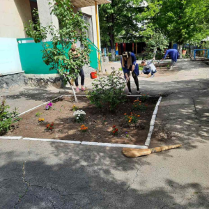 În IET nr. 212 salubrizarea și igienizarea terenului aferent/adiacent se face regulat