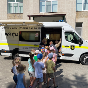 În IET nr. 155 s-a desfășurat și organizat campania ,,Fiți precauți! Supravegheați copiii în permanență!”