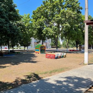 Amenajarea terenului de joacă a fiecărei grupe de copii din grădinița-creșă nr.155 sec. Ciocana!