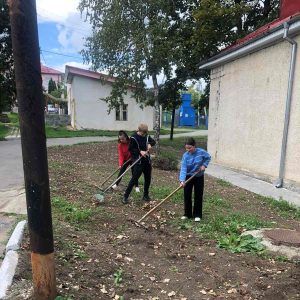 Curățenie generală pe terenul Complexului educațional gimnaziu – grădiniță, Cruzești!!!