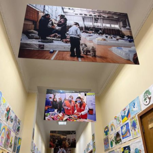 Expoziție de artă „Copiii pentru pace”