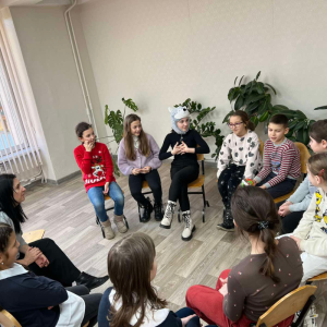 Proiectul ,,Creșterea sprijinului acordat copiilor și părinților refugiați prin implementarea măsurilor integrate de educație, consiliere psihologică și socială”