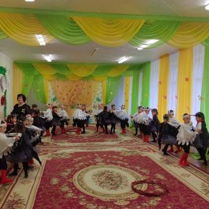 În IET nr.177 copilașii, îmbrăcați în haine de sărbătoare, sărbătoresc astăzi Ziua Mondială a Păsărilor