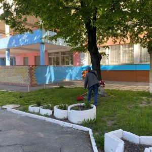 Centrul de Creație a Copiilor „Ghiocel” realizează zilnic acțiunile de salubrizare și amenajare a teritoriului